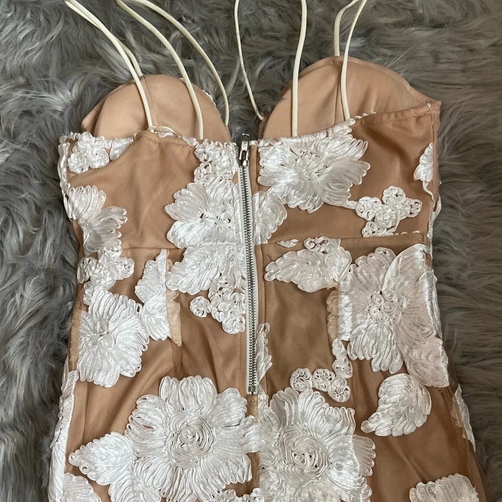 NWT Embroidered Floral Mini Dress - Picture 5 of 6